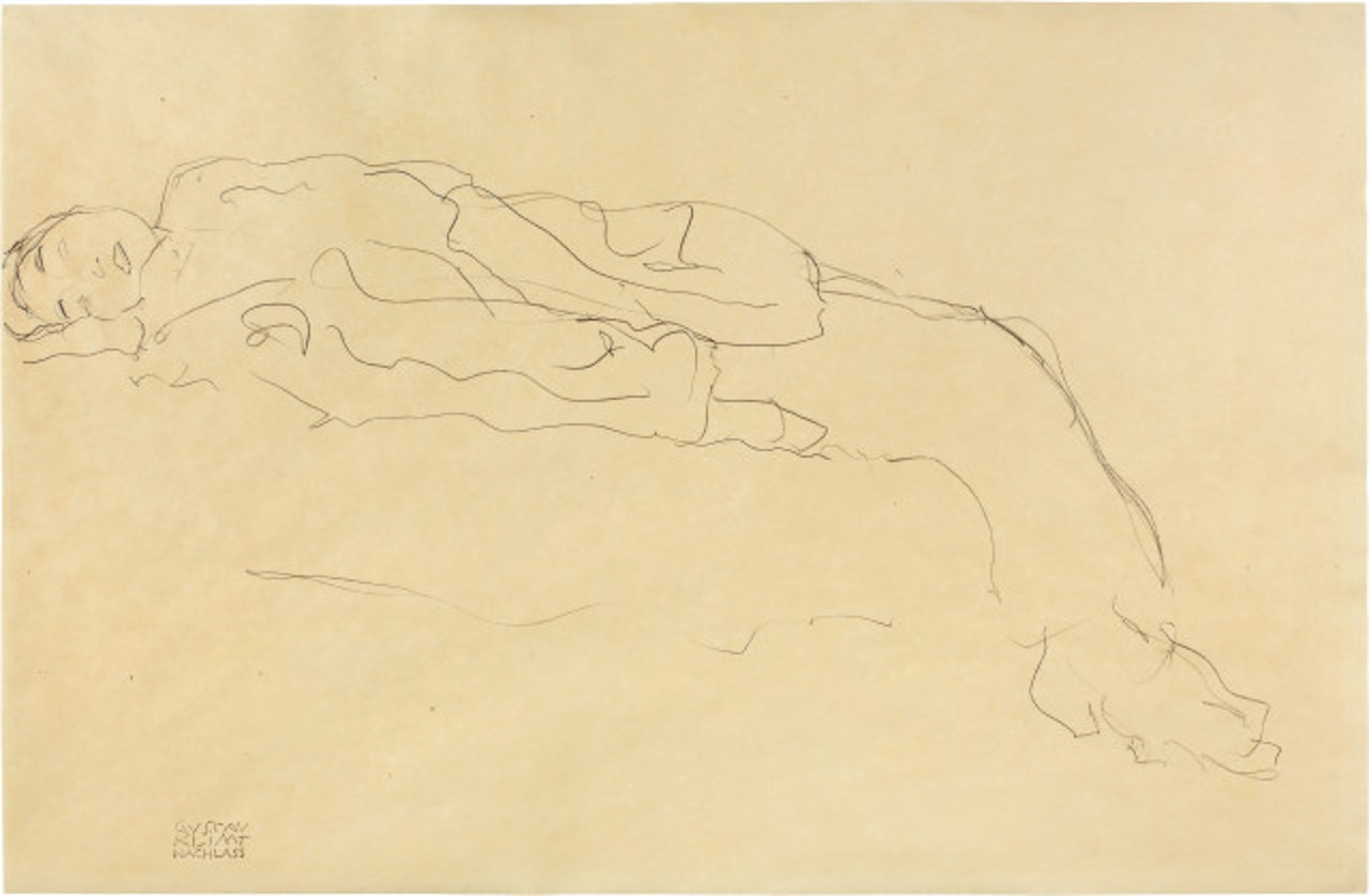 Auf einem Sofa liegende Frau by Gustav Klimt
