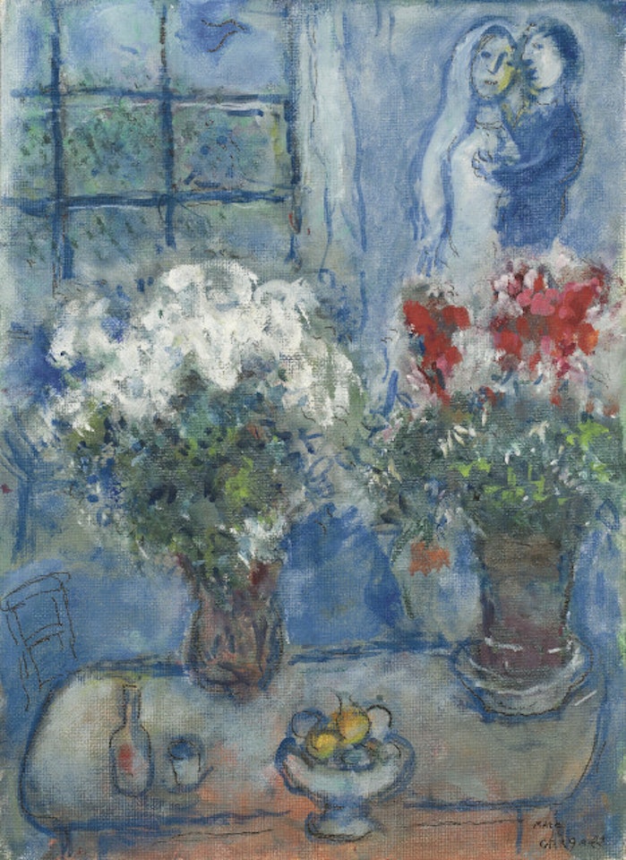 Deux bouquets et amoureux sur fond bleu by Marc Chagall