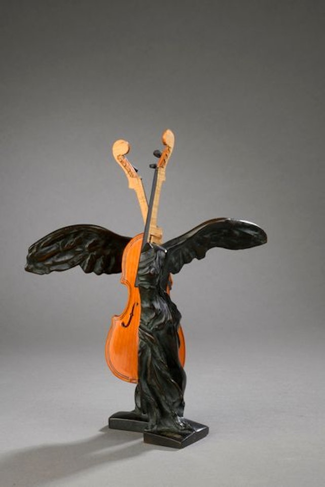 Small victory of Samothrace by Arman