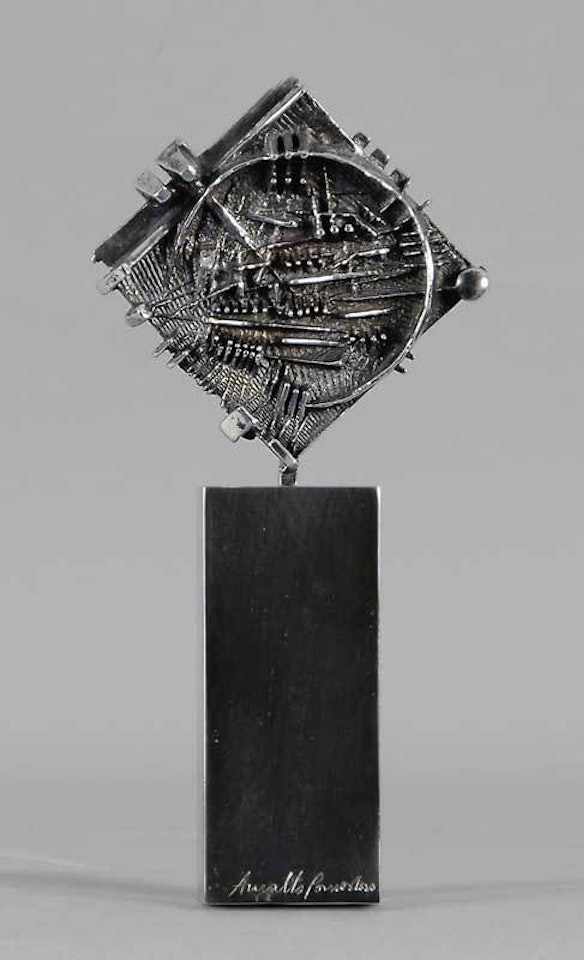 Curva by Arnaldo Pomodoro