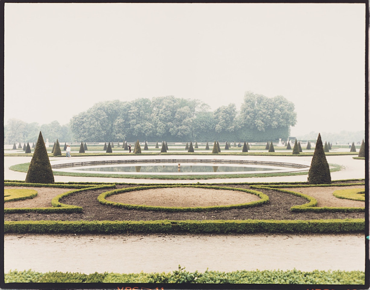 Versailles 1985 by Luigi Ghirri
