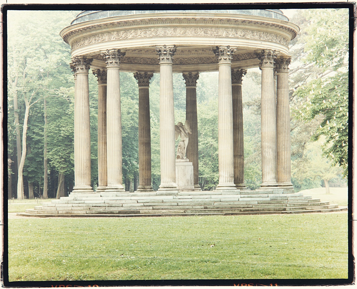 Versailles 1985 by Luigi Ghirri