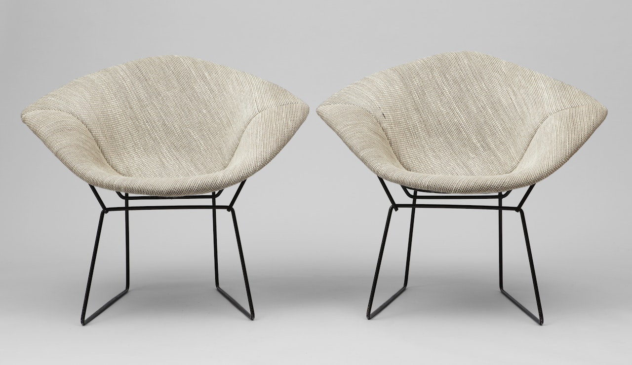 Armchairs, a pair. "Diamond", model number 421 LU; A pair of Harry Bertoia "Diamond" easy chair by Harry Bertoia