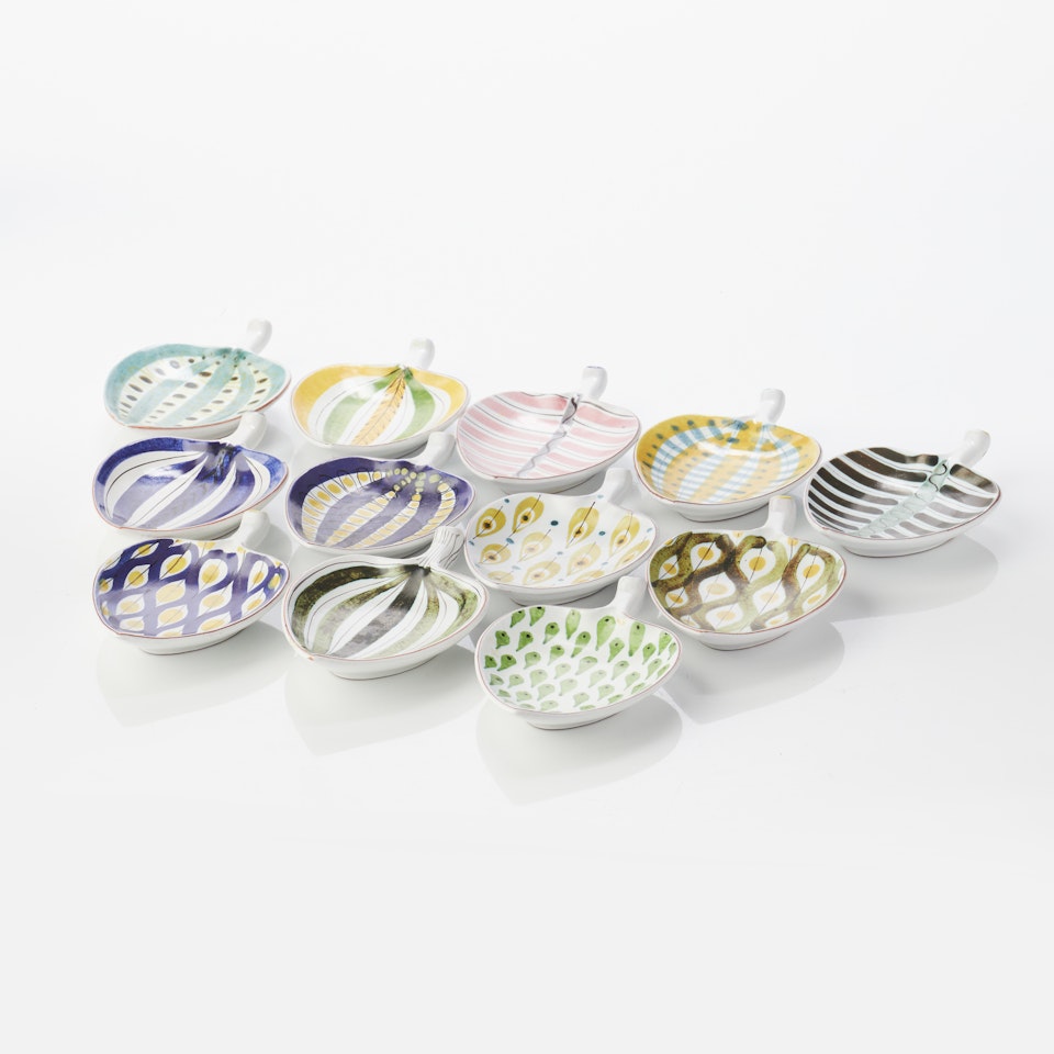 Leaf-shaped dishes, 12 pieces by Stig Lindberg