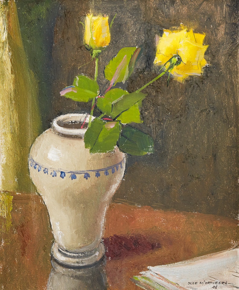 Still life with yellow roses in a vase by Olle Hjortzberg