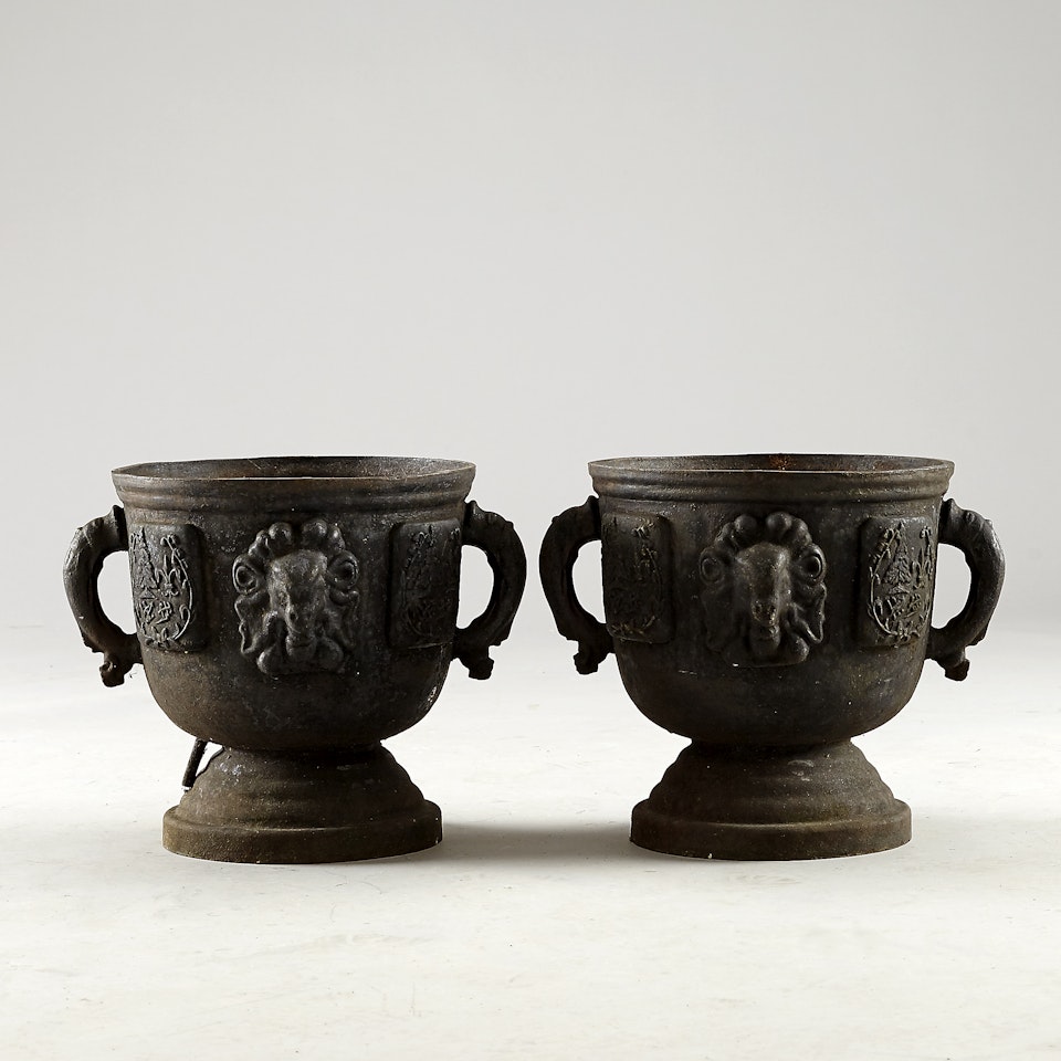 Urns by Unknown (Baroque style)