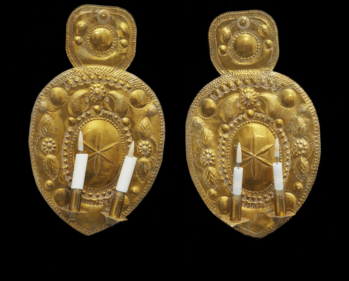 Wall plates, a pair For two candles each by Unknown (Baroque style)