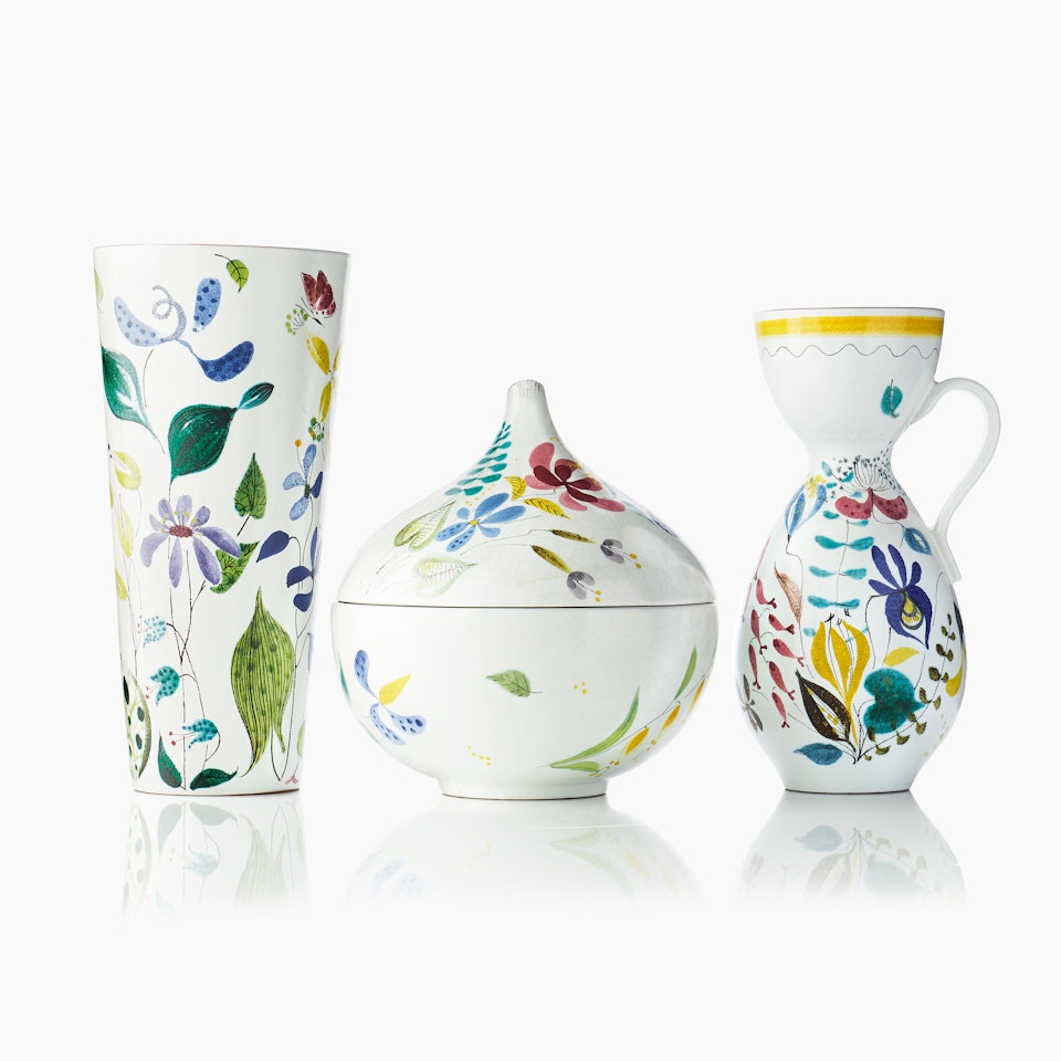 Vases and bowls with lids, three parts; A set of three Stig Lindberg faience vessels by Stig Lindberg