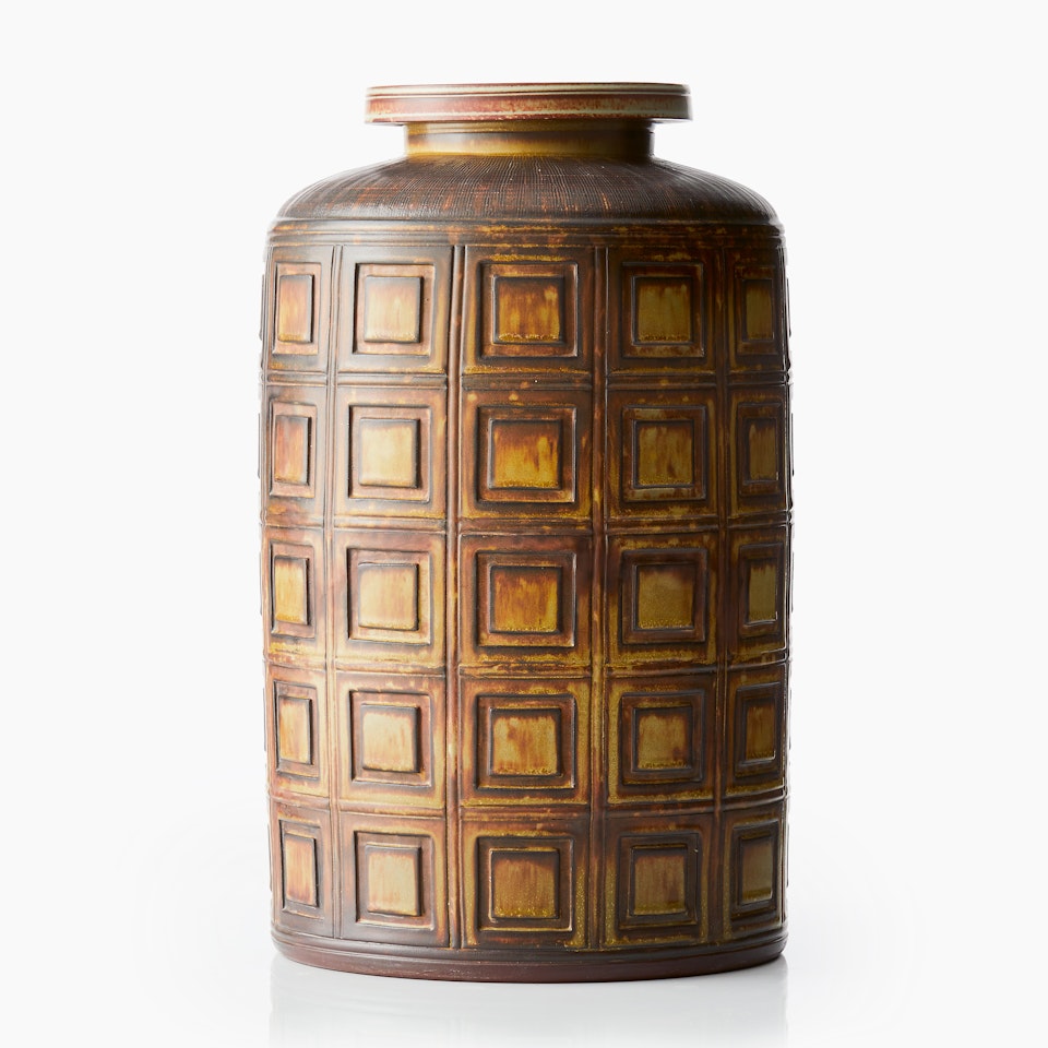 Urn with lid by Wilhelm Kage
