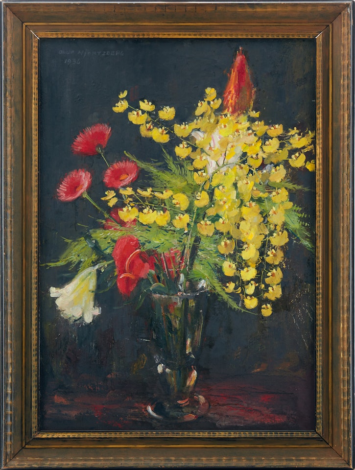 Showy flowers in a vase by Olle Hjortzberg