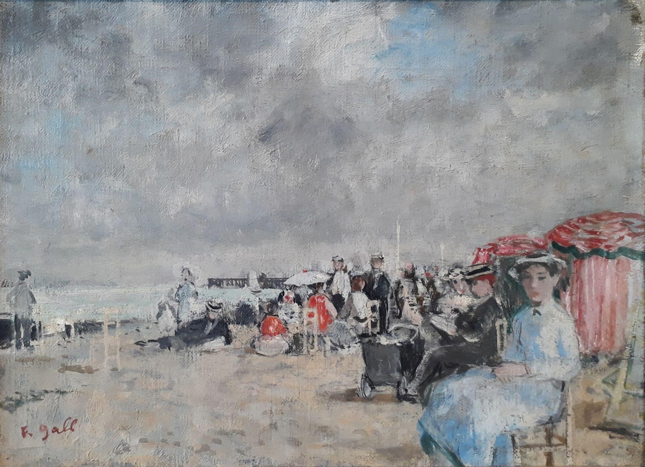 Eugenie en bleu sur une plage animee en fin d"apres midi by François Gall