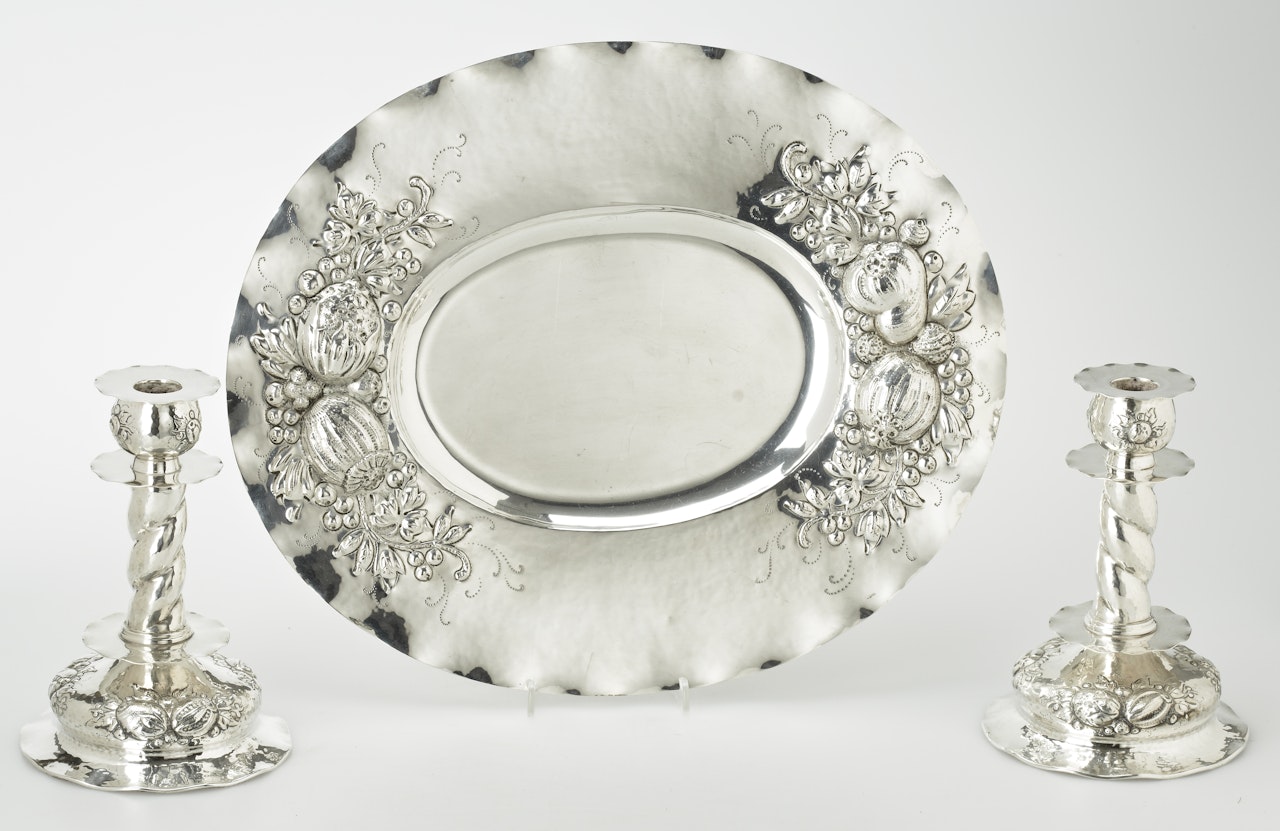 Candlesticks and silver gift platters by Unknown (Baroque style)