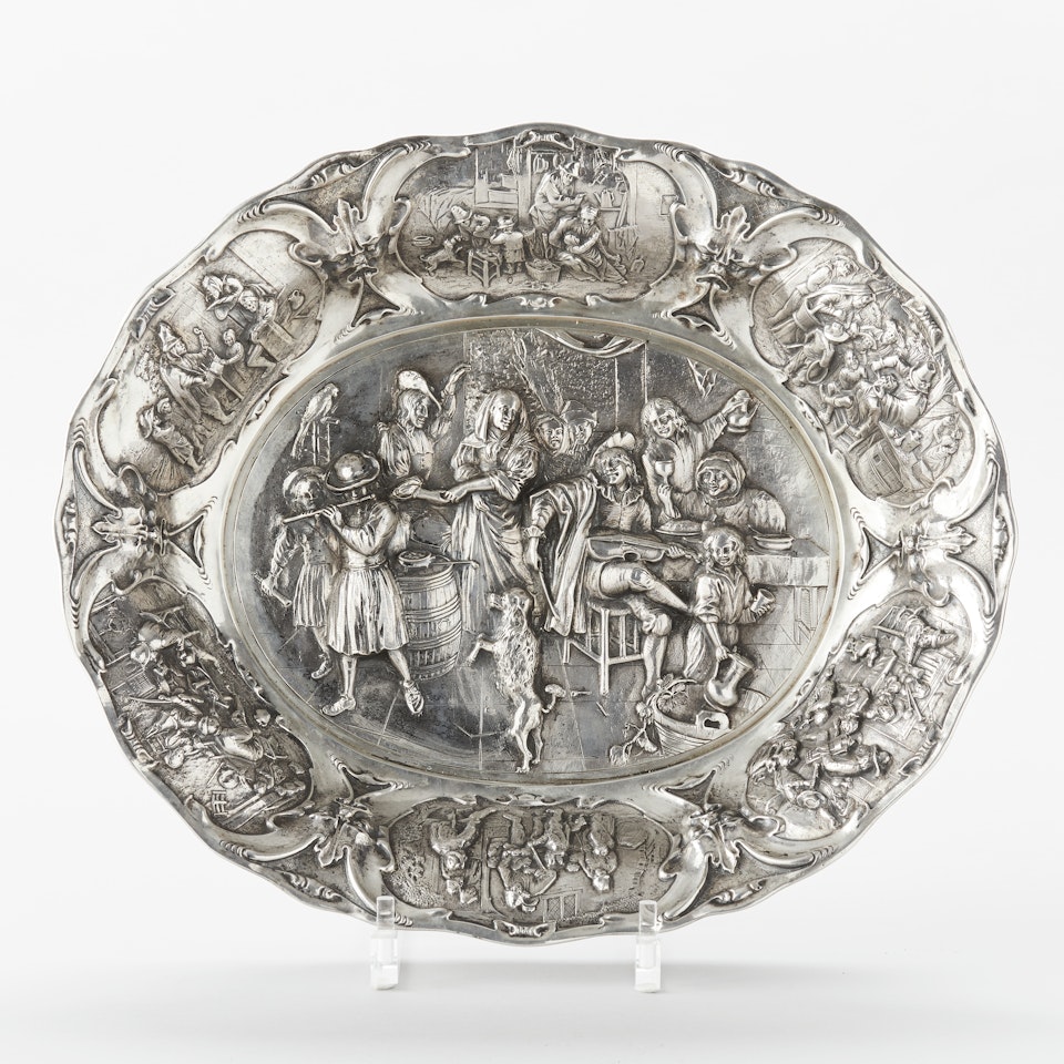 Gift plate "the dancing dog" by Unknown (Baroque style)