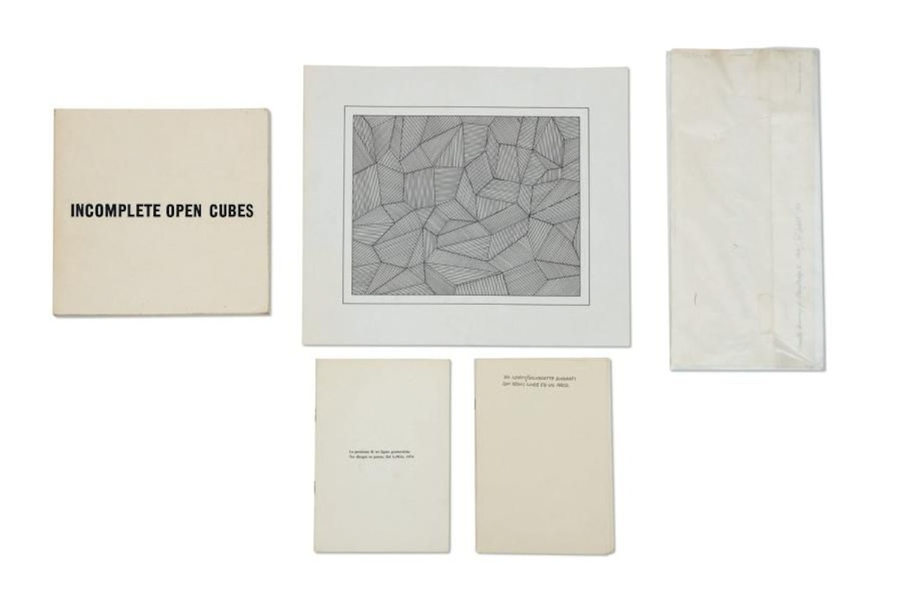 Cinq ouvrages: - Incomplete open cube by Sol LeWitt