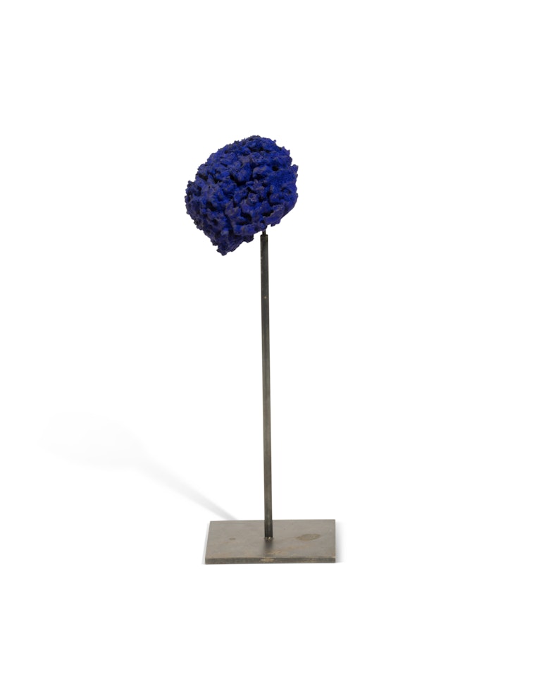 Sculpture éponge bleue sans titre (SE 287) (Untitled Blue Sponge Sculpture (SE 287)) by Yves Klein