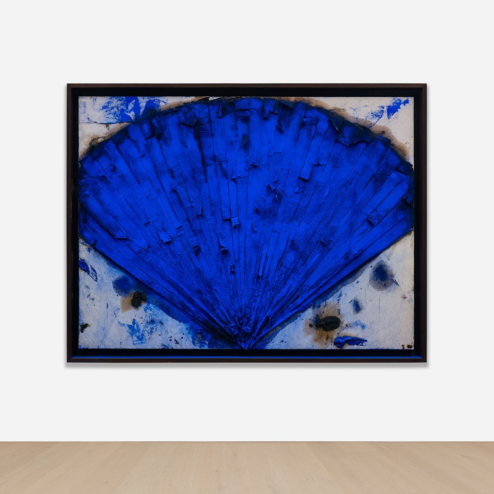 Abanico Azul by Manolo Valdés