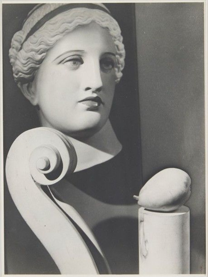 In full occultation of Venus by Man Ray