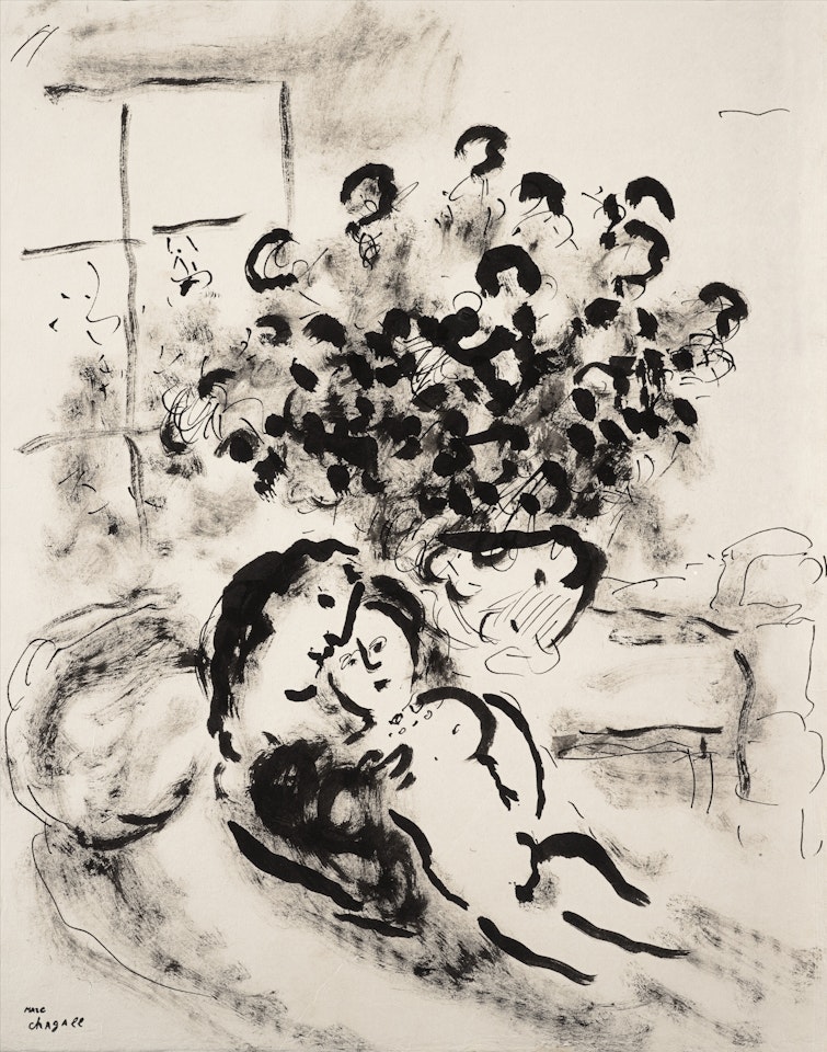 Couple allongé au bouquet devant la fenêtre by Marc Chagall