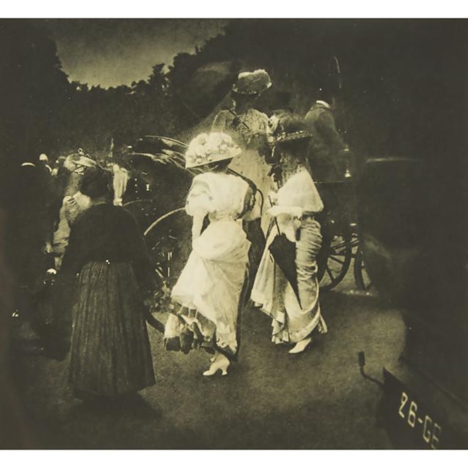 STEEPLECHASE DAY, PARIS: AFTER THE RACES (Nᵒ 42/43 FROM "CAMERA WORK") by Edward Steichen