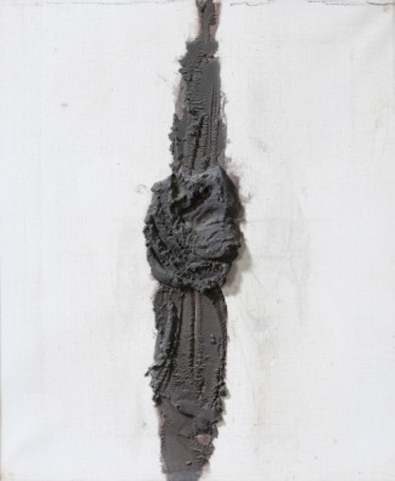Forme marron sur toile blanche by Antoni Tapies