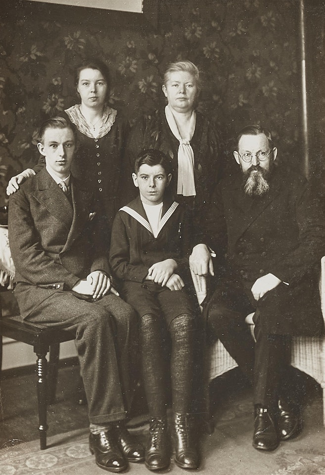 Portrait of the Cologne Town Missionary Jakob Harth and his family by August Sander