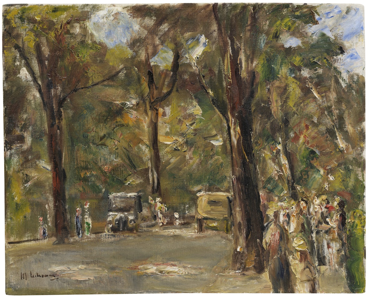 Allee mit Spaziergängern und Automobilen by Max Liebermann