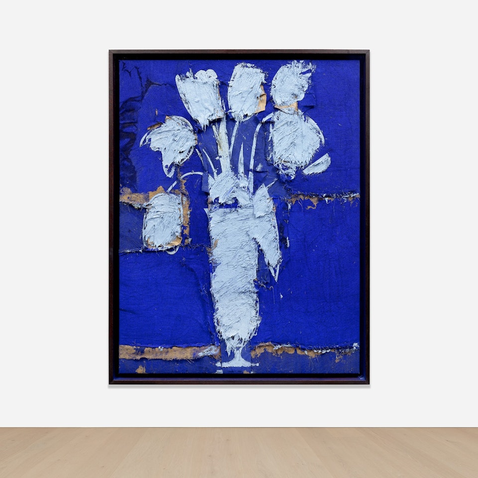 Flores azules by Manolo Valdés