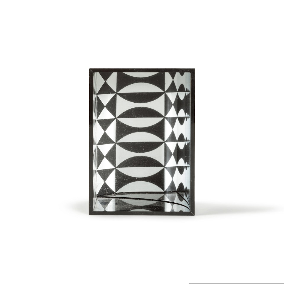 Image virtuel par déplacement du spectateur by Julio Le Parc