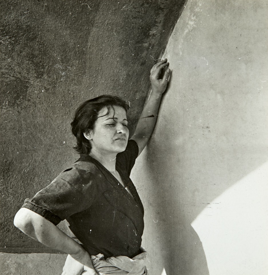 Inès Sassier et une gouvernante - Hôtel Vaste Horizon, Mougins by Dora Maar