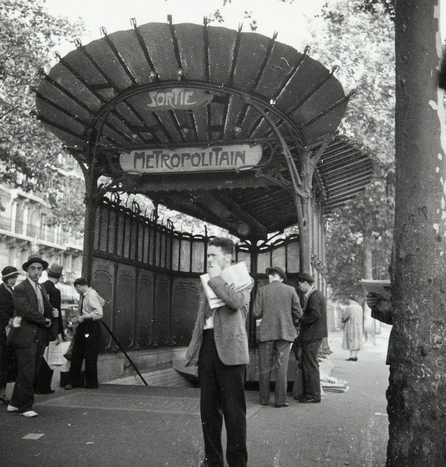 Entrée du métropolitain (Hector Guimard) - Entrée du métropolitain (candélabre Dervaux) - Colonne Morris et vespasienne - Manifestation du Front populaire à la place de la Bastille, 14 juillet - Paris by Dora Maar