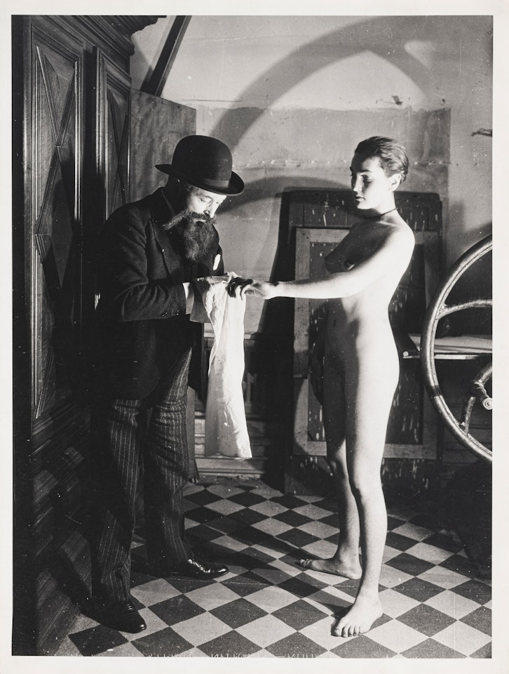 "Meret Oppenheim and Louis Marcoussis adorned with a false beard in his workshop", series "Erotique veilé" from 1932 by Man Ray