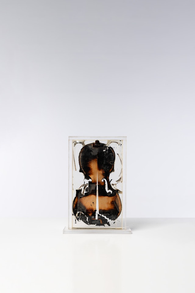 Le dernier petit violon by Arman