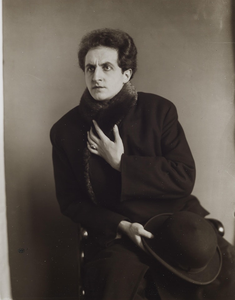 The Tenor (Leonardo Aramesco, Cologne) by August Sander