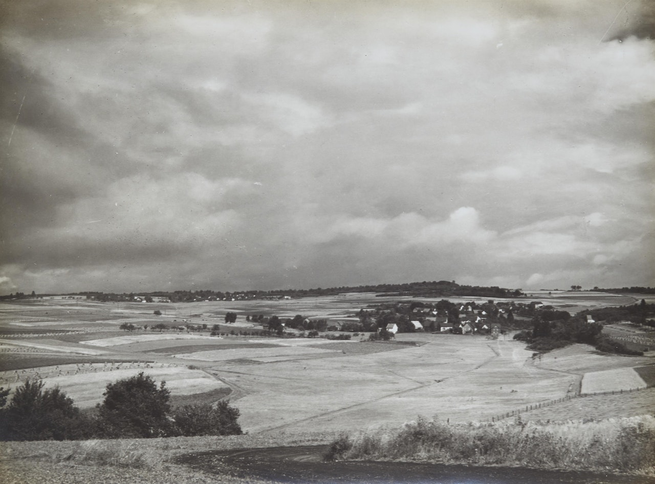 Der Beulskopf, Busenhausen (Westerwald) by August Sander