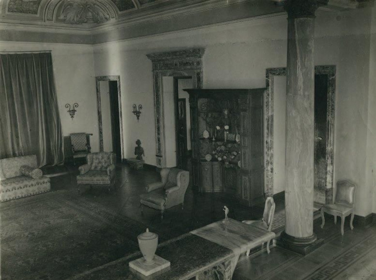 Grand salon de la villa Orlamonde, residence of Maertelinck by André Kertész