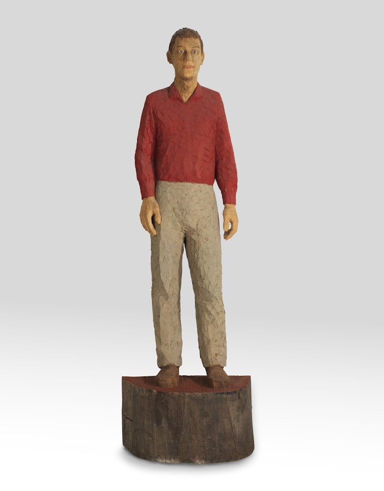 Großer Mann mit rotem Hemd by Stephan Balkenhol