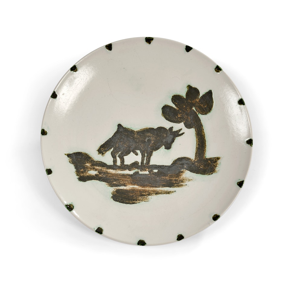 Taureau sous l"arbre; Assiette ronde tournée by Pablo Picasso