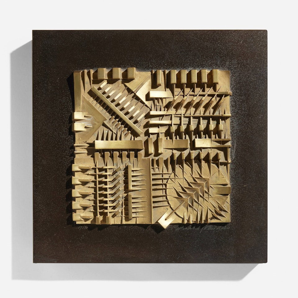 Tavola dei Segni by Arnaldo Pomodoro