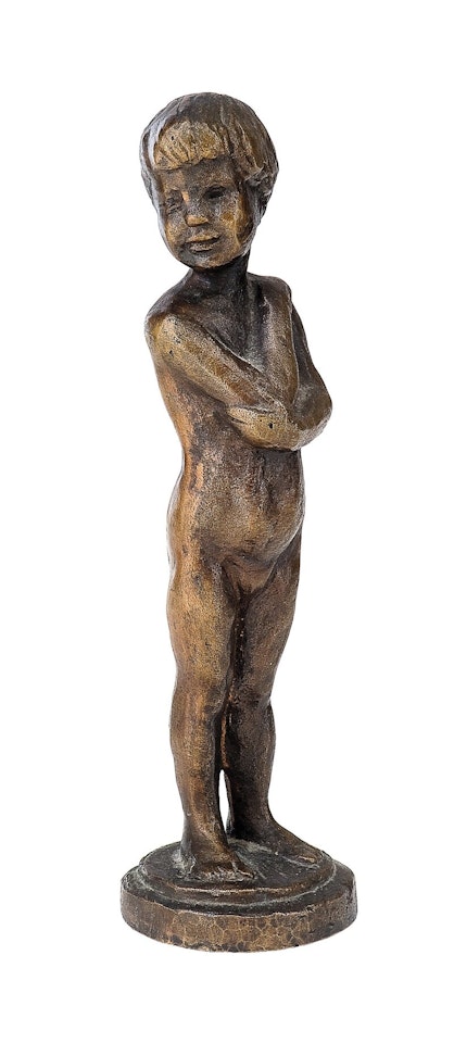 Stående liten pikeakt by Arne Durban