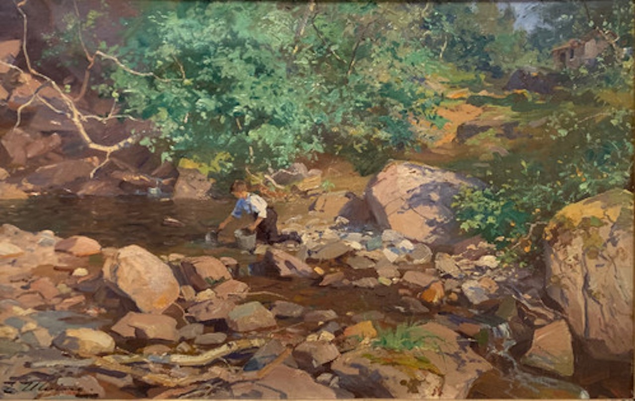 Gutt henter vann i en elv by Even Ulving