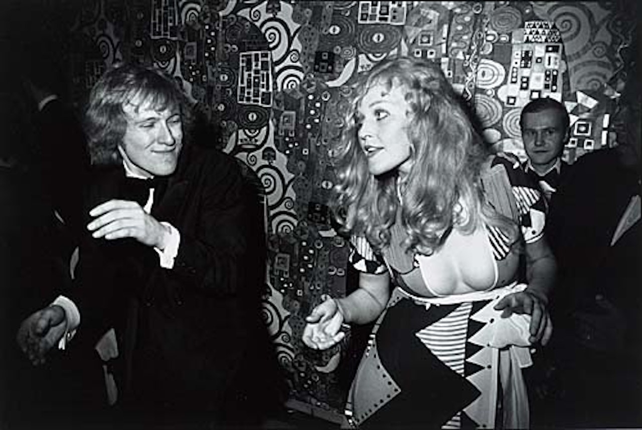 Couple dancing by Garry Winogrand