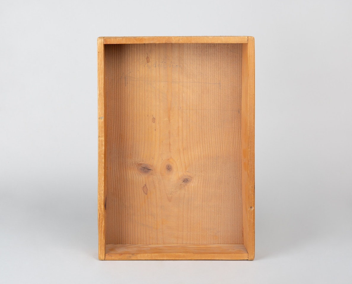 Holzkiste mit bleistiftzeichnung by Joseph Beuys