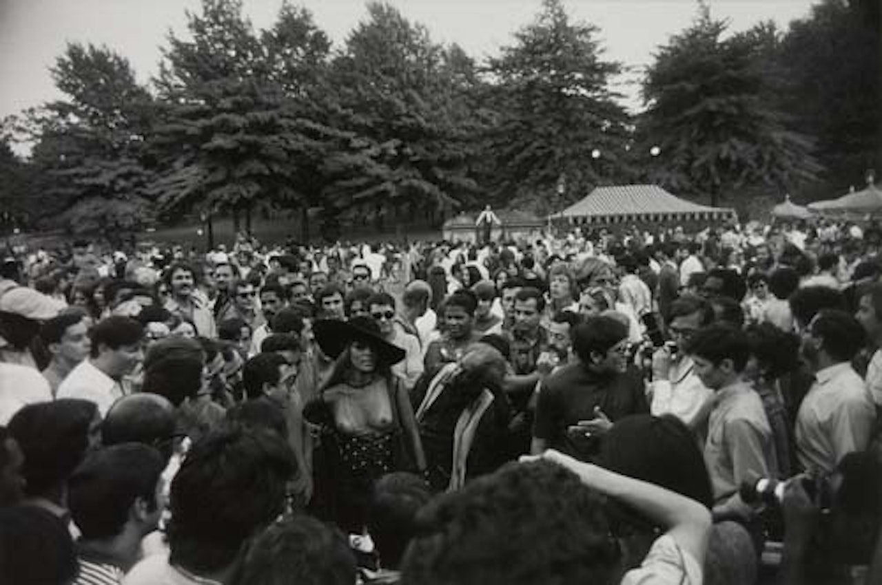 Untitled by Garry Winogrand